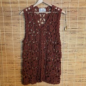 Chic Crochet Sleeveless Dress in Brown